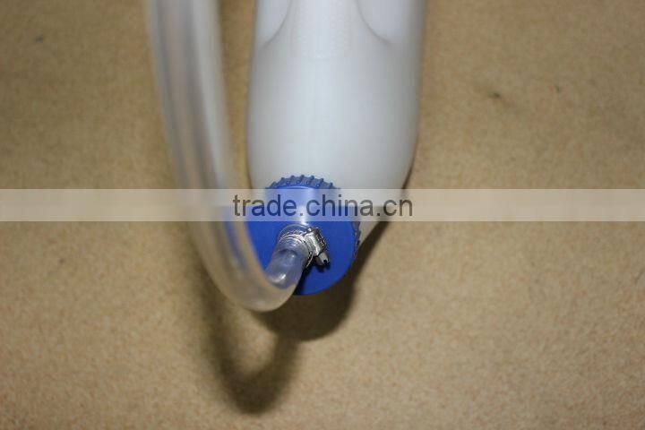 protable 1 gallon fluid feeder for horse