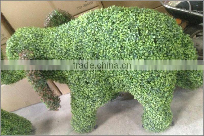 artificial animal topiary artwork