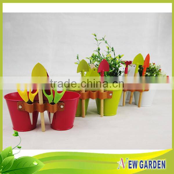 Bright colors newly design garden decor metal hanging flower pot