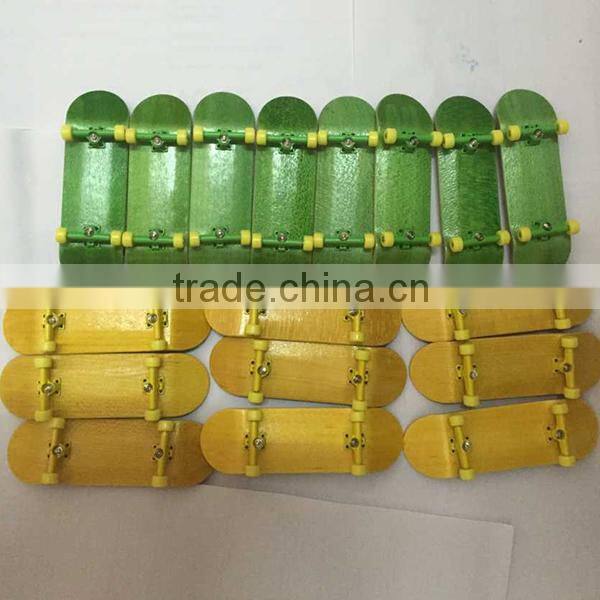 Wholesale cheap finger skateboard Canada maple finger skateboard complete wooden finger skateboard
