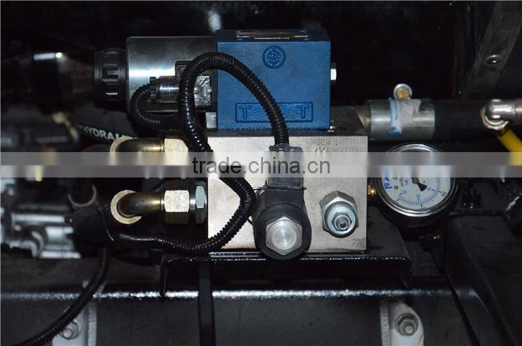 NEW howo brand 10cubic meter intelligent asphalt distributor truck with half intelligent machine for sale