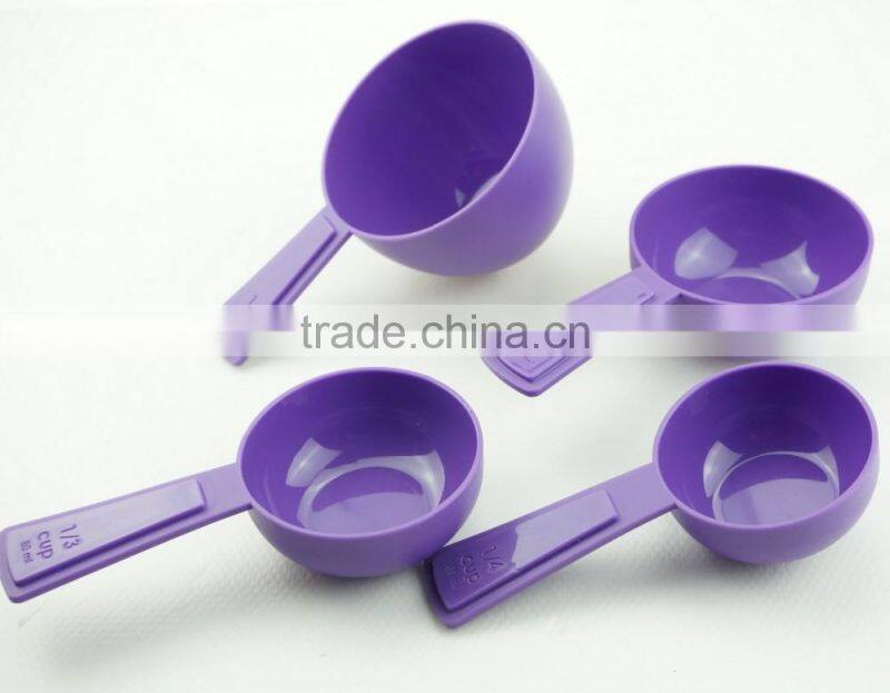 47010 4pcs plastic Measuring Cups and Spoons Set