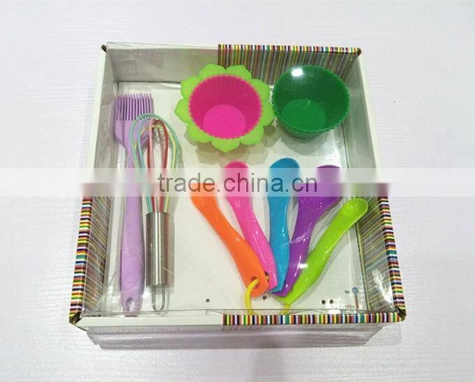 Compertitive 12pc nylon utensil kitchen tools with TPR handle kitchenware set