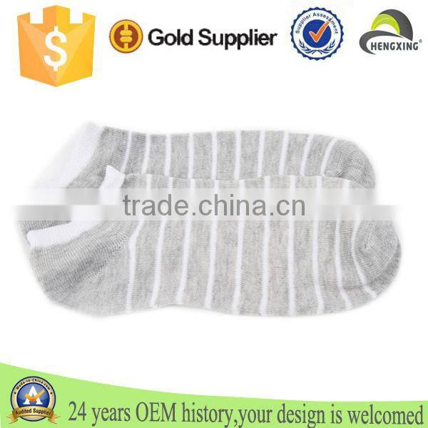 Custom wholesale mens fashion black and white stripes socks