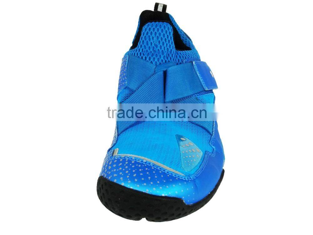 2015 New Design Fashion Flexible No Lace Running Shoe