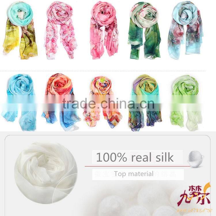 Beautiful and comfortable square head silk scarf