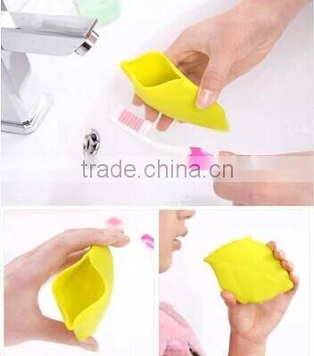 FDA/LFGB collapsible silicone cheap travel toothbrush cup