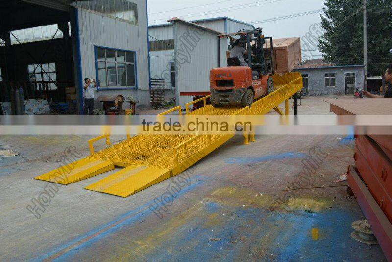 Hontylift truck unloading ramps