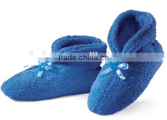 Wholesale soft and fluffy plush indoor slipper with 4 colors