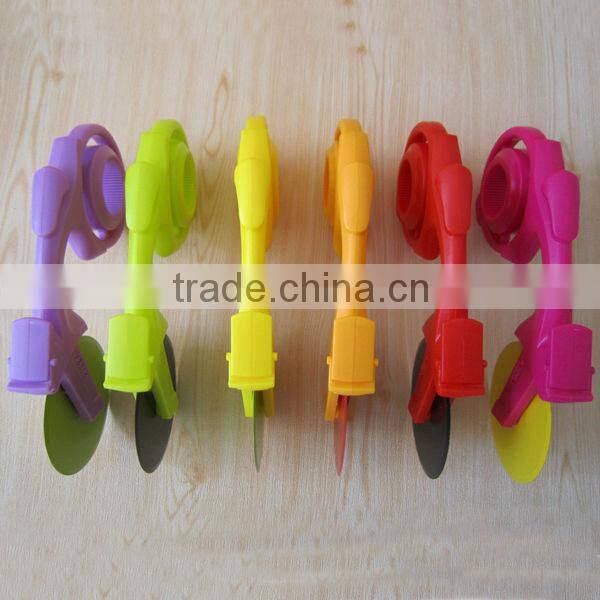 pizza wheel,stainless steel blade round pizza cutter