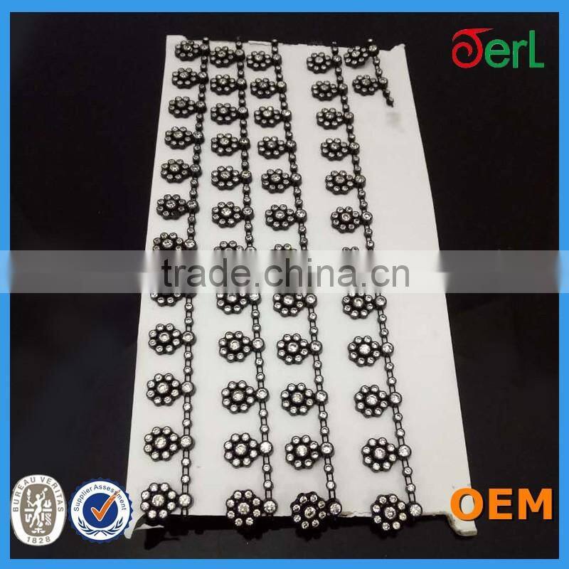 Factory wholesale 10 yards plastic base plastic rhinestone trim