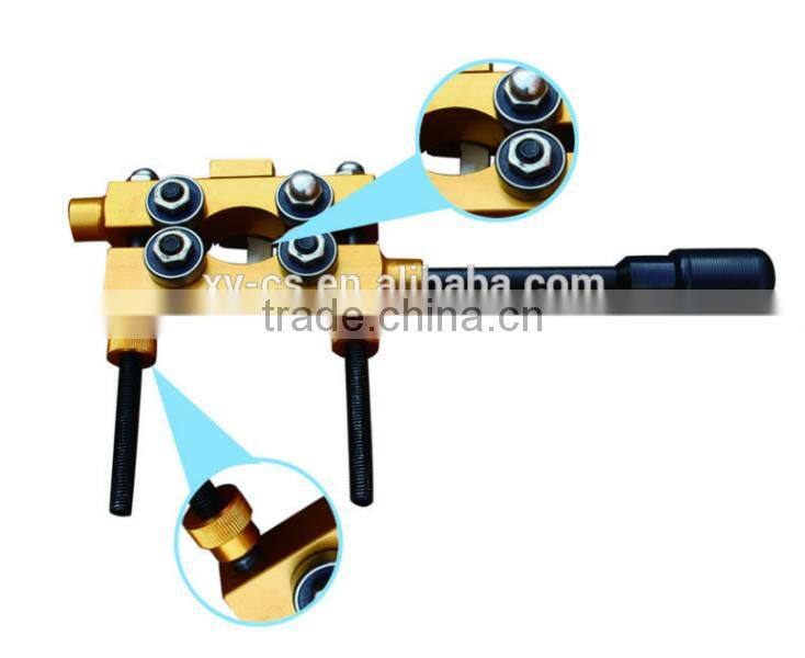 Hand tool cable insulation layer stripper with light weight