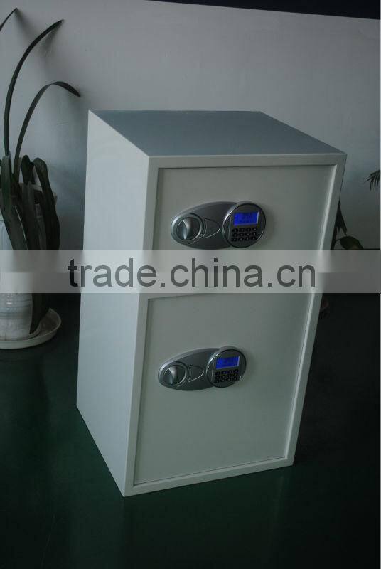 Double door safe deposit box