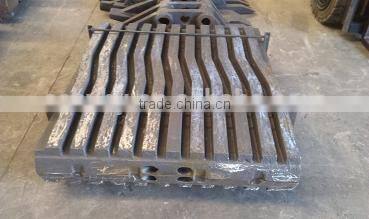 Alloy steel for shredder jaws