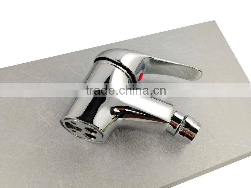 Deck mount brass bidet faucet with aerator