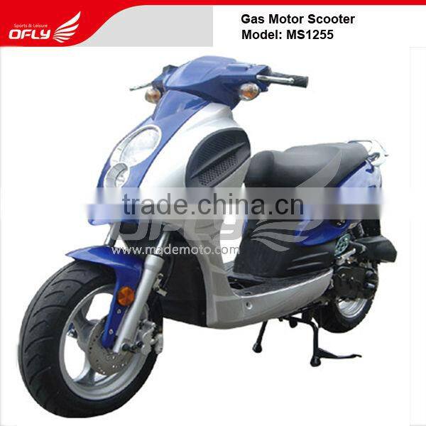 2 Wheels Cheap China-made Motor Scooter Equipped with 125cc Engine