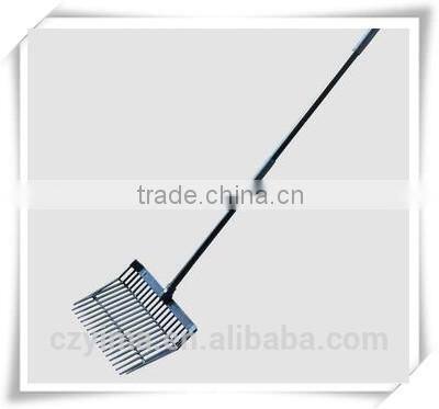 Horse stall plastic pitch fork with metal handle