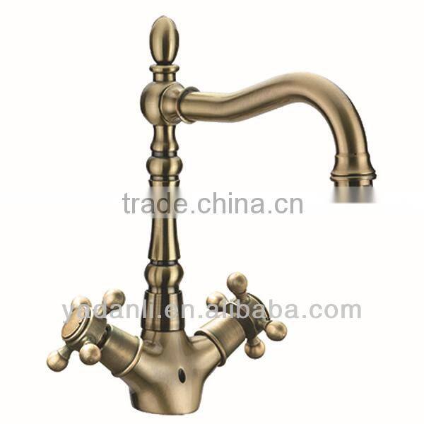 traditional style double handle deck mounted brass kitchen faucet antique brass M182B