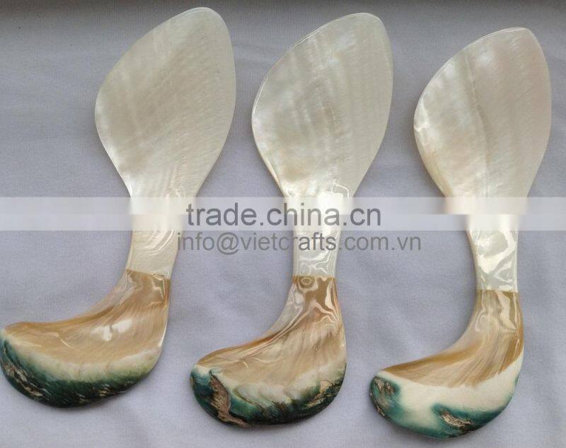 Cake slice made from shell and mother of pearl, 18cm long