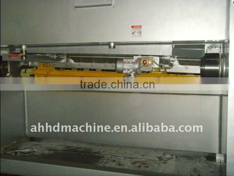 Hydraulic sheet metal guillotine shear