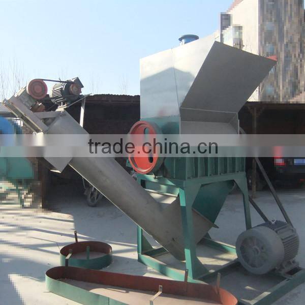 Plastic bottle crusher