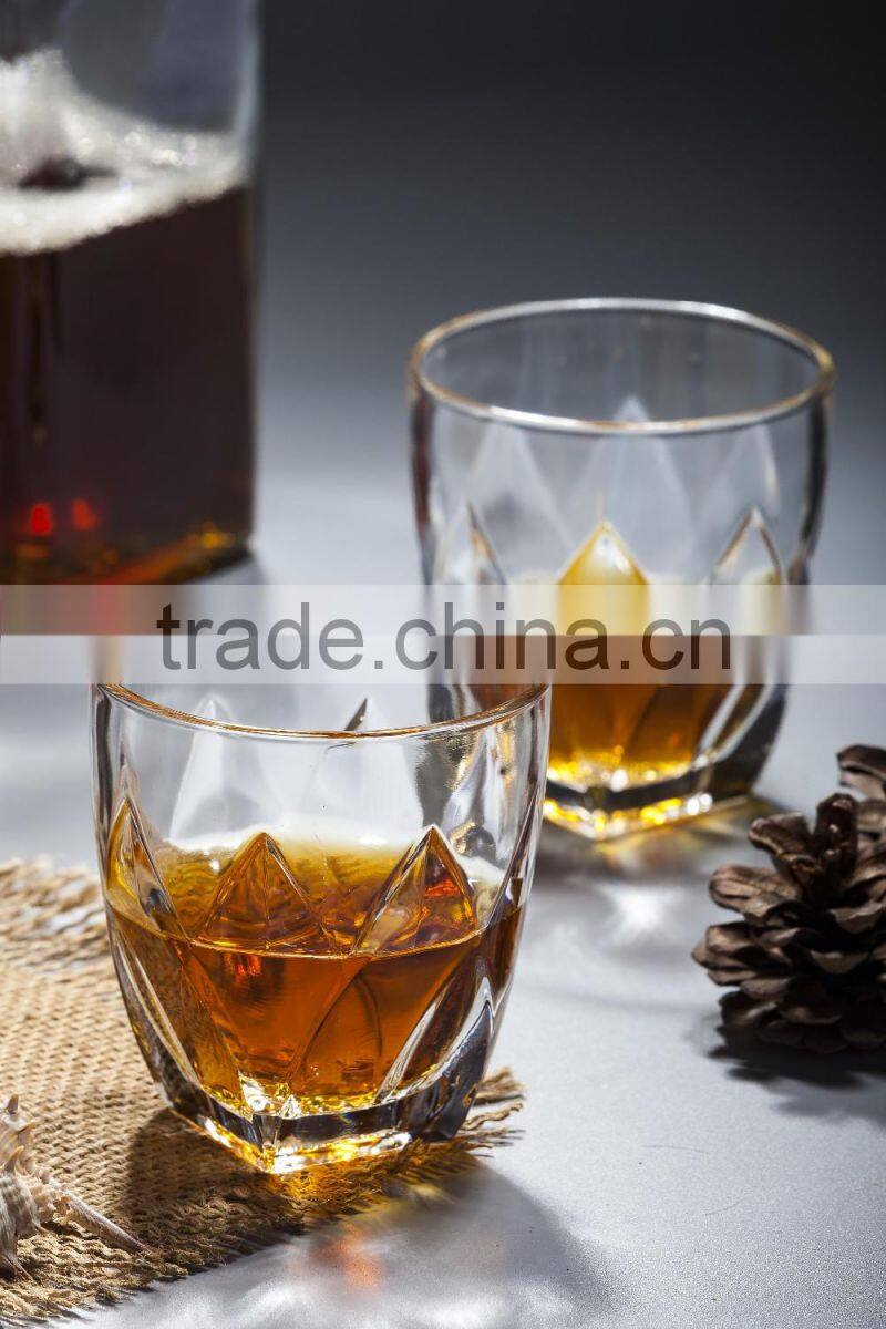 clear glass cup with machine made lotus pattern for drinking