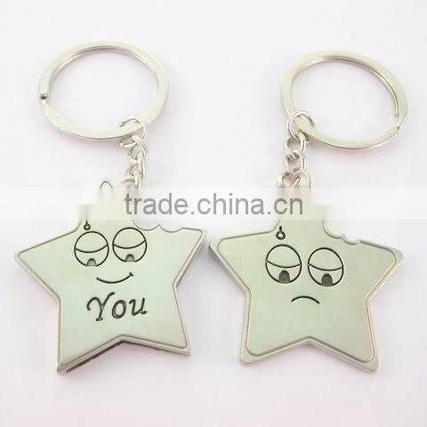 Couple metal alloy letter v key chain