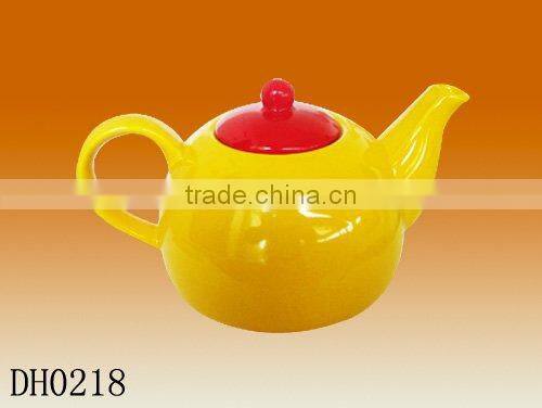 Factory direct wholesale 900ml Pigmented ceramic tea pot, yellow body with red lid