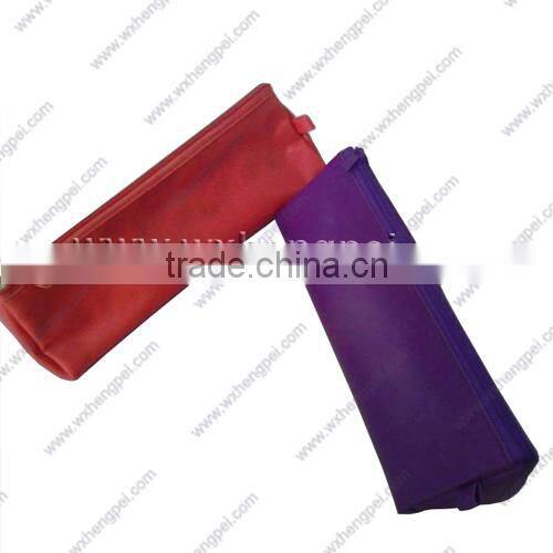 Portable pencil case with zipper