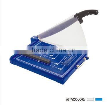 Rotary paper trimmer with straight blade
