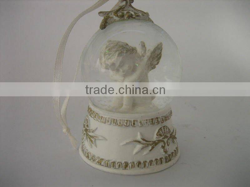 Polyresin angle hanger water snow ball