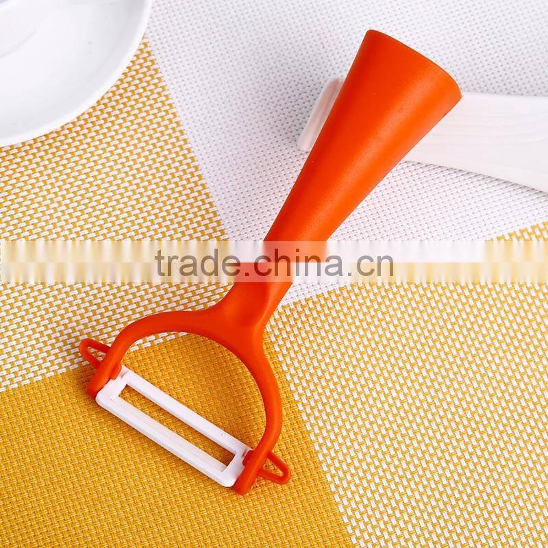BKB08 Cute PP handle Ceramic blade fruit peeler