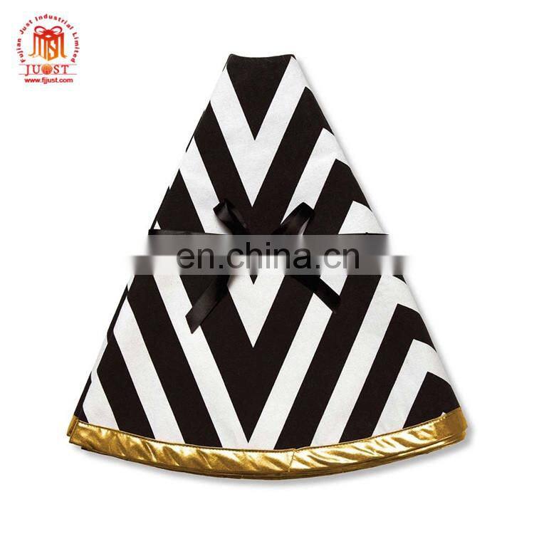Most Popular Cute Printed Fabric Tree Skirt Pattern