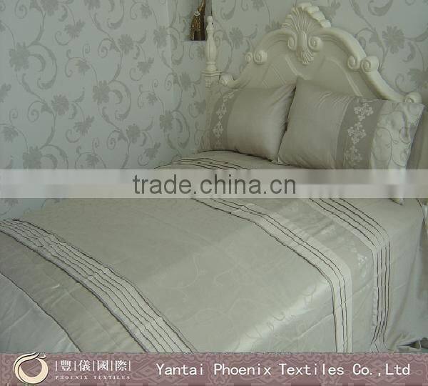 2013 newest embroidery silk quilt cover