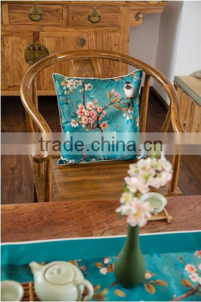 Chinese Style Flower-And-Bird Printed Polyester Table Runner