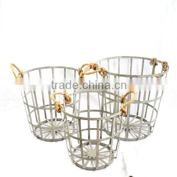 Vintage country style outdoor metal garden baskets