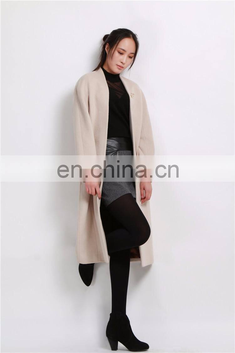 China Supplier Fashion Creamy White Coat Woman Winter