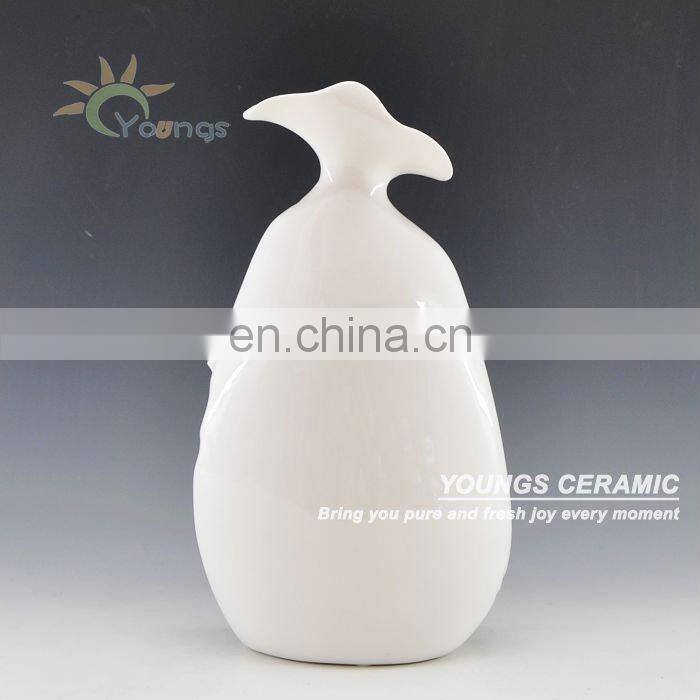 Beautiful Shape Ceramic White Flower Vase Craft