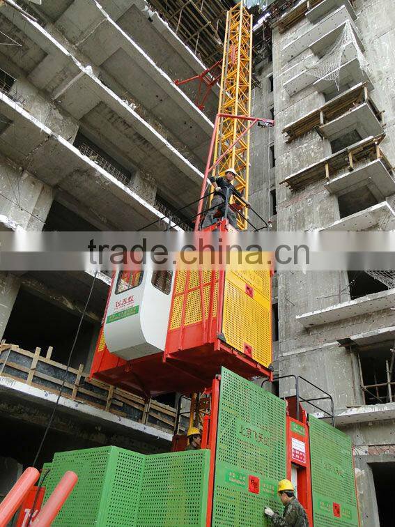 Anti fall safety device for construction elevator