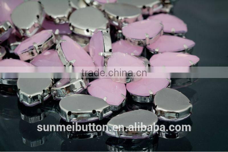 Flower Decorated Custom Engraved Transparent Rhinestone with Claw in Sewing