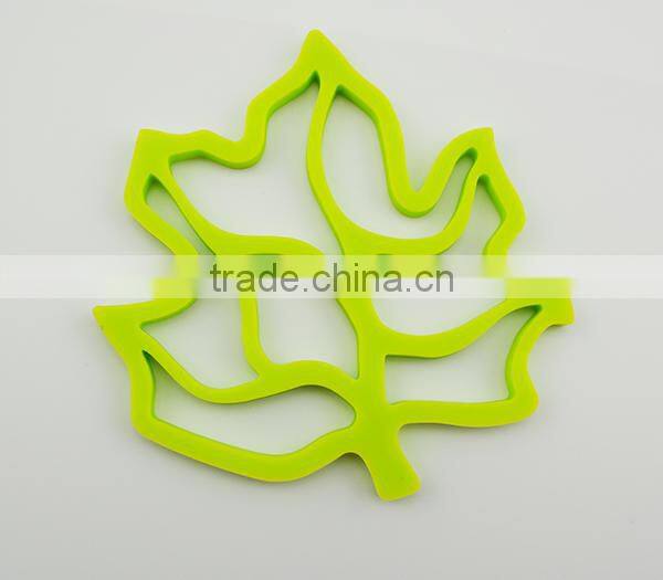 Heat-resistant silicone iron mats in iron shape