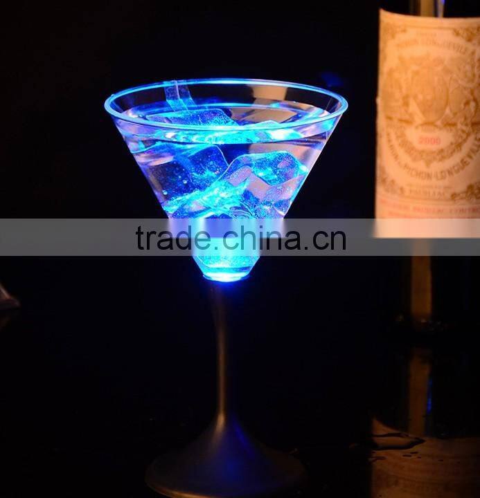 Bar supplies manufacturers wholesale Colorful LED Cup fluorescence induction into the shiny cup