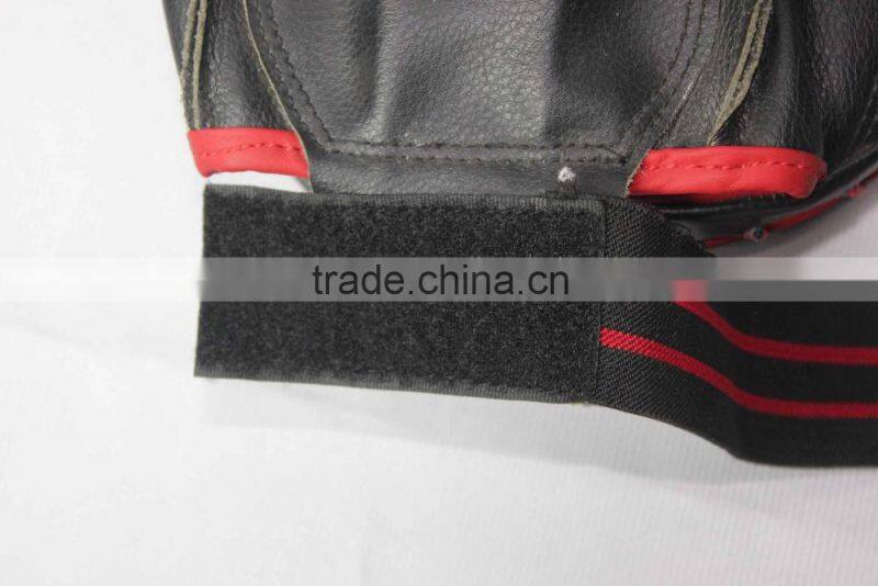 UWIN Hand Target MMA Focus Punch Pad Boxing Training Gloves Mitts Karate Muay Thai Kick Fighting