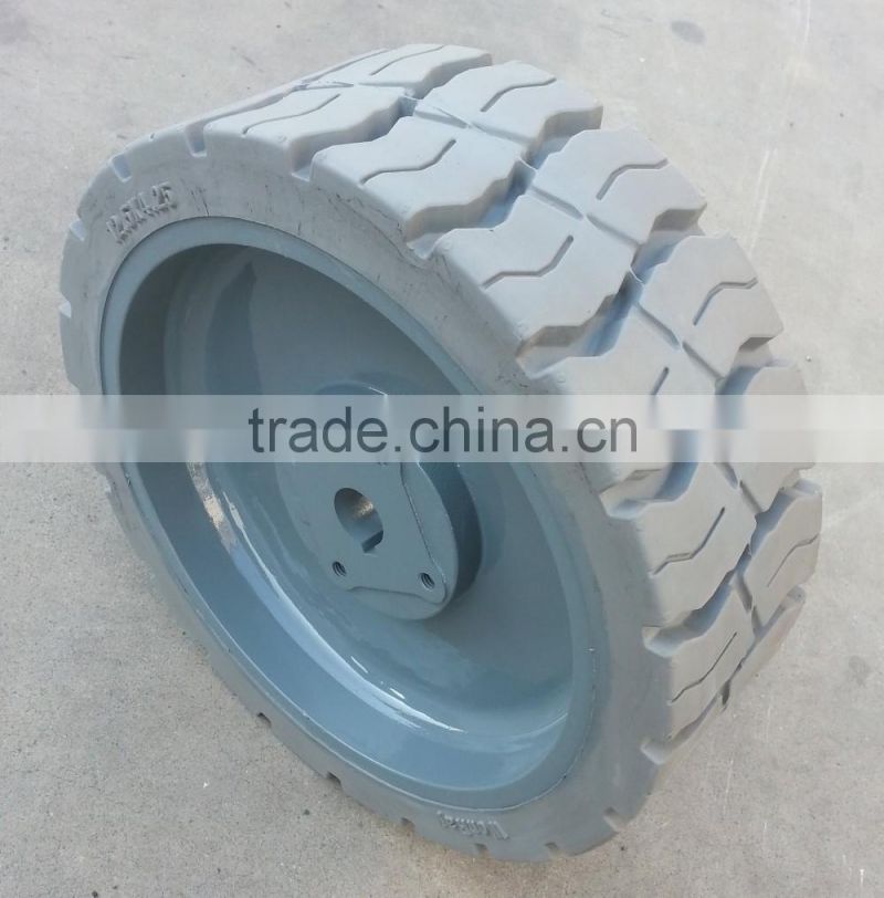 Rubber tyre solid tyre is optional for aerial lift platform equipment