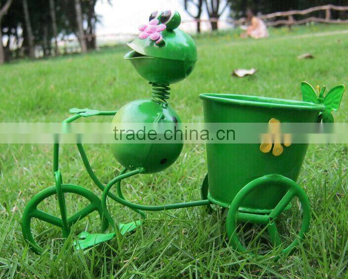 garden decoration frog painted metal frog pot metal frog frog pot outdoor garden frog decor frog with bike pot flower pot