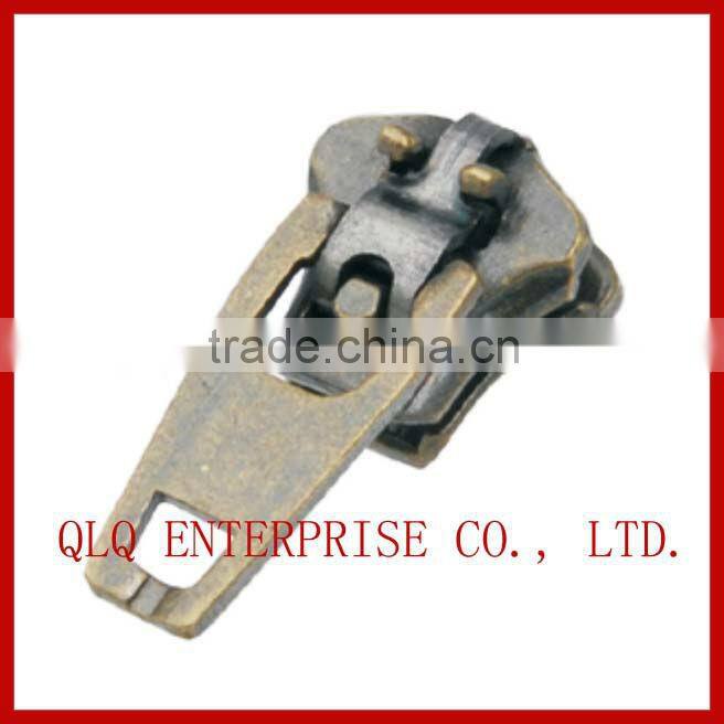 Zipper puller slider