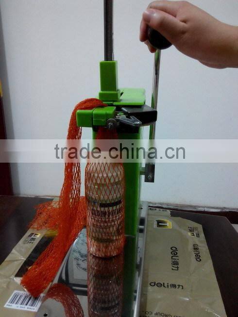 good quality Labor saving manual sausage clipper machine, using U711 clips