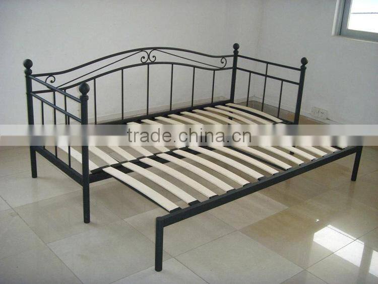 2016 Modern bedroom push and pull metal daybed