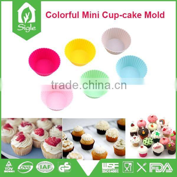 China Manufacture Wholesale Baby Bake Cake 12 cups Silicone Cupcake Mold muffin cup pan baking mold