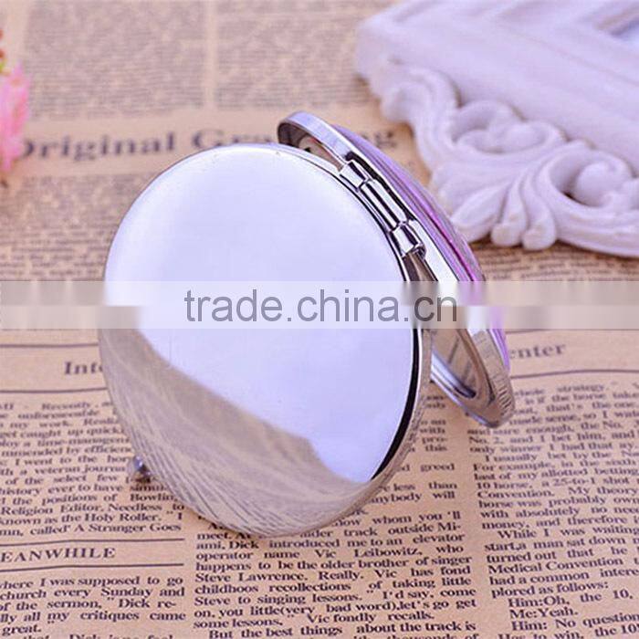 Cosmetic mirror with skull designs